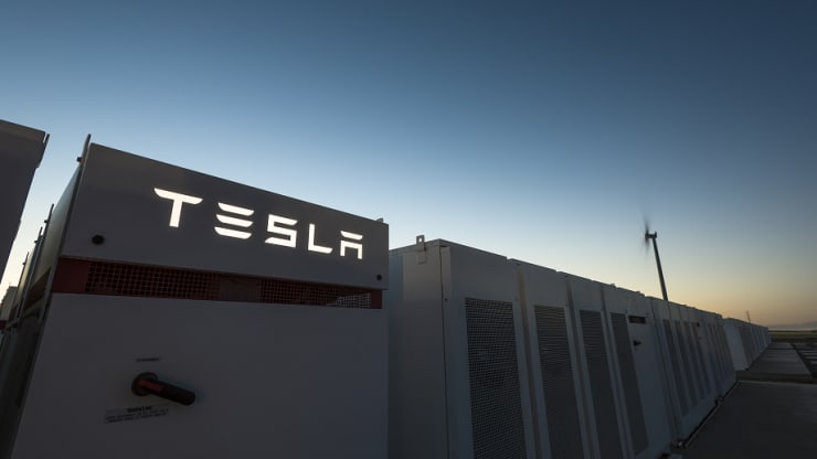 Tesla’s lead in batteries will last through decade while GM closes in