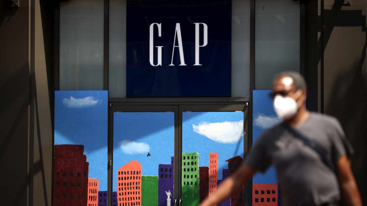 Gap to invest $140 million to build Texas warehouse as online sales swell